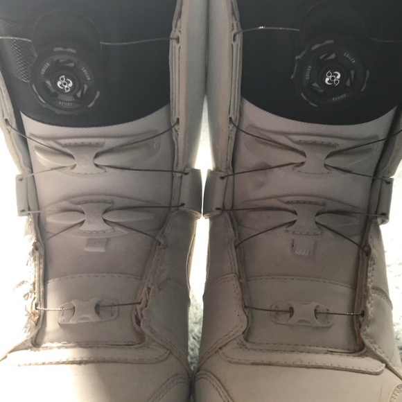 vans snowboard boots size 11